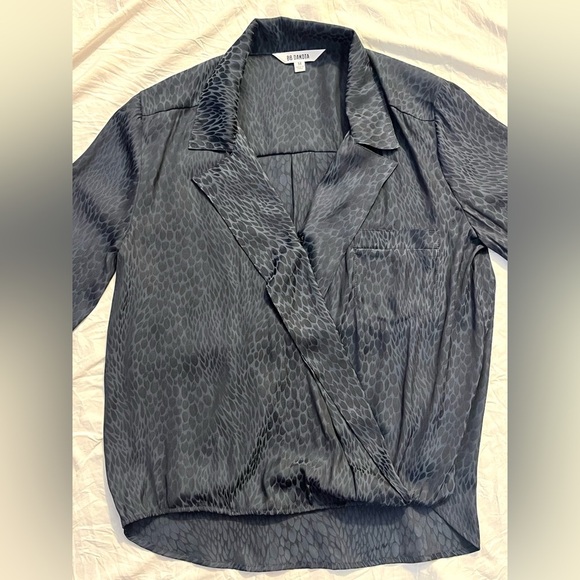 BB Dakota Women's Dark Blue & Black Patterned Wrap Blouse Size Medium - Picture 2 of 15